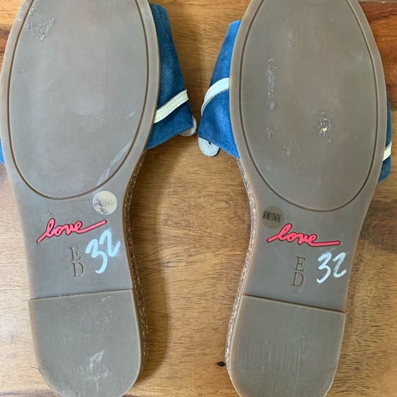 LOVE Slip On Sandals - Picture 3 of 4